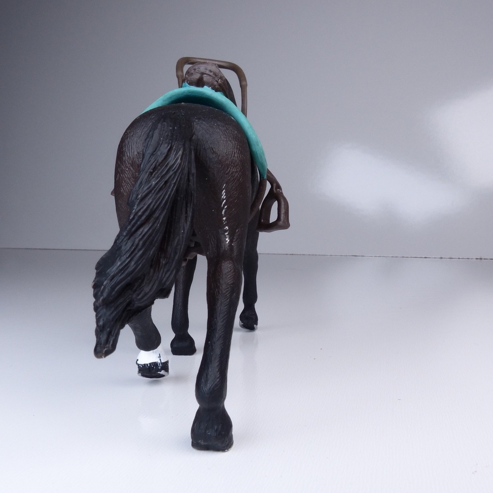 Schleich Horse Club Storm Hanoverian Gelding Toy Figure w/ Saddle Bridle #42541 - Picture 4 of 12